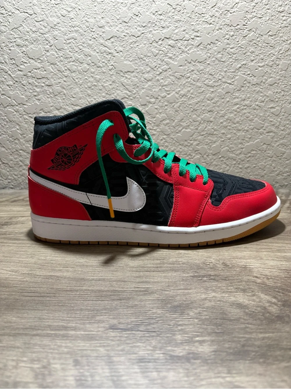 Air Jordan 1 Mid SE Christmas Men’s 10.5 Near DS